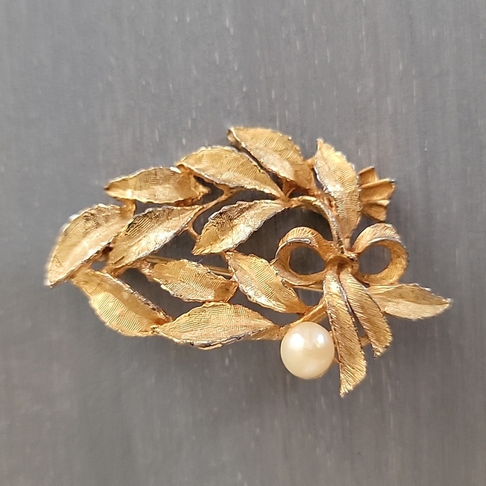 Vintage Tara brooch